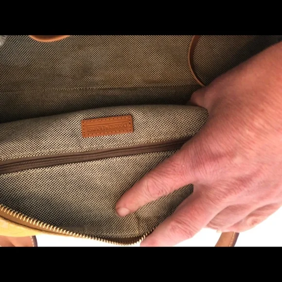 Dooney and Bourke yellow logo handbag - Picture 3 of 6